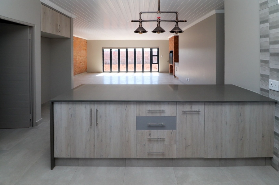 To Let 3 Bedroom Property for Rent in Flamwood North West